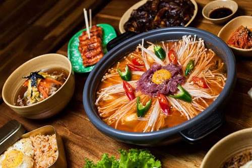 Cách nấu lẩu kim chi Hàn Quốc cay ngon đúng điệu